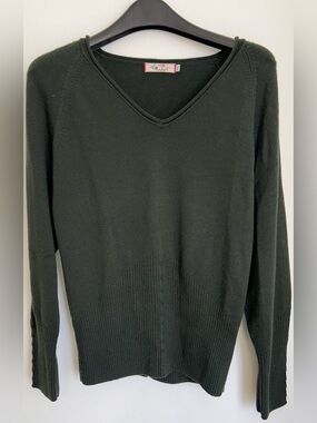 100% WOOL V NECK SWEATER DARK GREEN